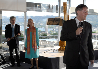 The meeting on The 'Inexhaustible Electron' at the E.T.H. Zürich.  Gian Michele Graf introduces musicians Bruno Meier and Ursula Holliger on July 6, 2007.